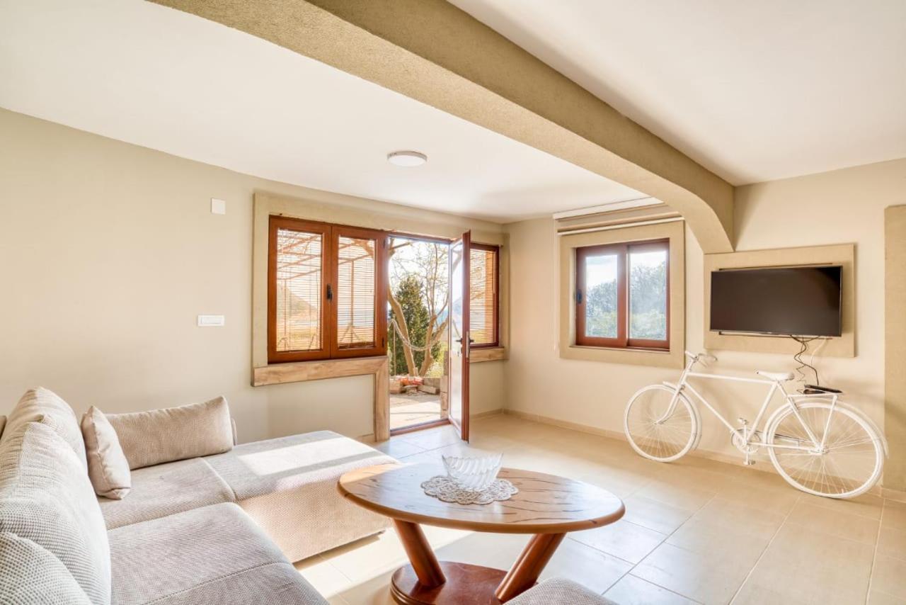 Savovic_Lux Apartment Petrovac Luaran gambar