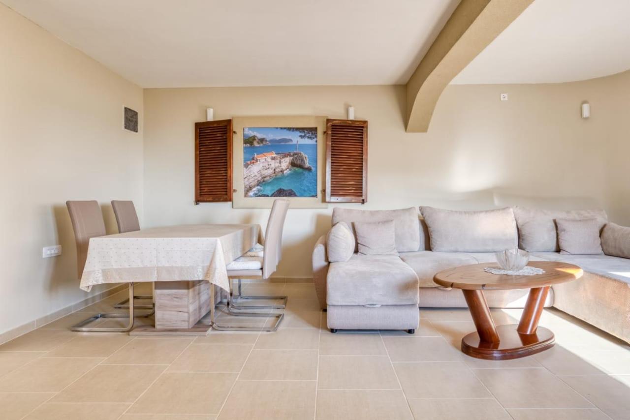 Savovic_Lux Apartment Petrovac Luaran gambar